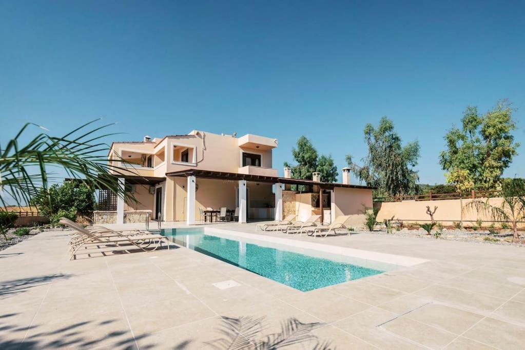 Βίλα Maribia With Private Pool Γεννάδι
