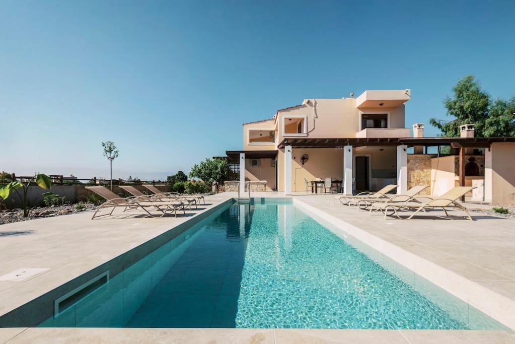 Maribia With Private Pool Γεννάδι