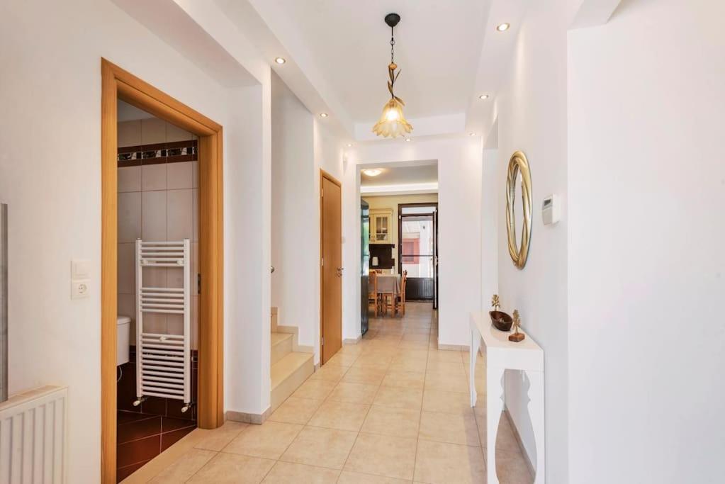Villa Maribia With Private Pool Gennadi