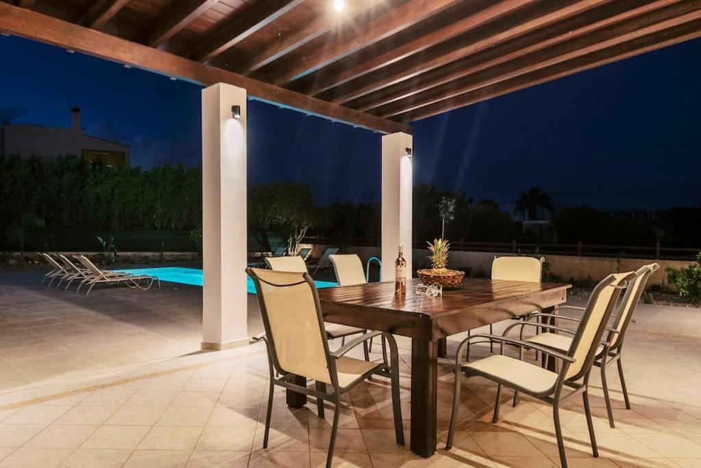 Maribia With Private Pool Βίλα Γεννάδι