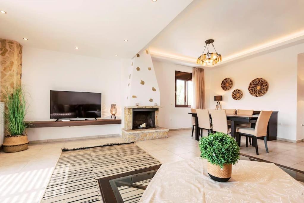 Villa Maribia With Private Pool Gennadi